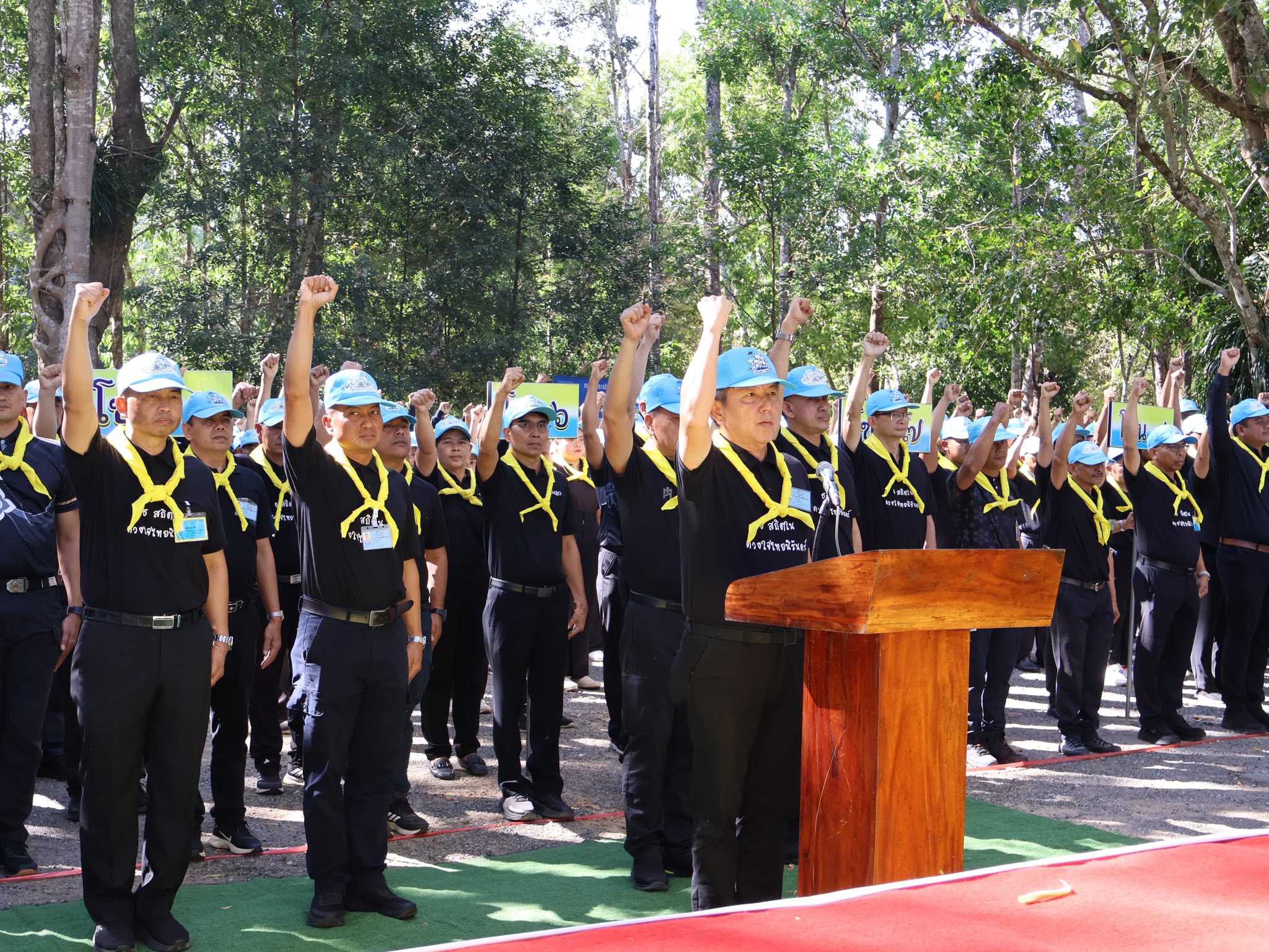 title - วันพุธที่ 24 ธันวาคม พ.ศ. 2568 นายนิกร ไพริน ปฏิรูปที่ดินจังหวัดชุมพร พร้อมด้วย เจ้าหน้าที่ สำนักงานการปฏิรูปที่ดินจังหวัดชุมพร (ส.ป.ก.ชุมพร) ร่วมกิจกรรมจิตอาสาพัฒนา